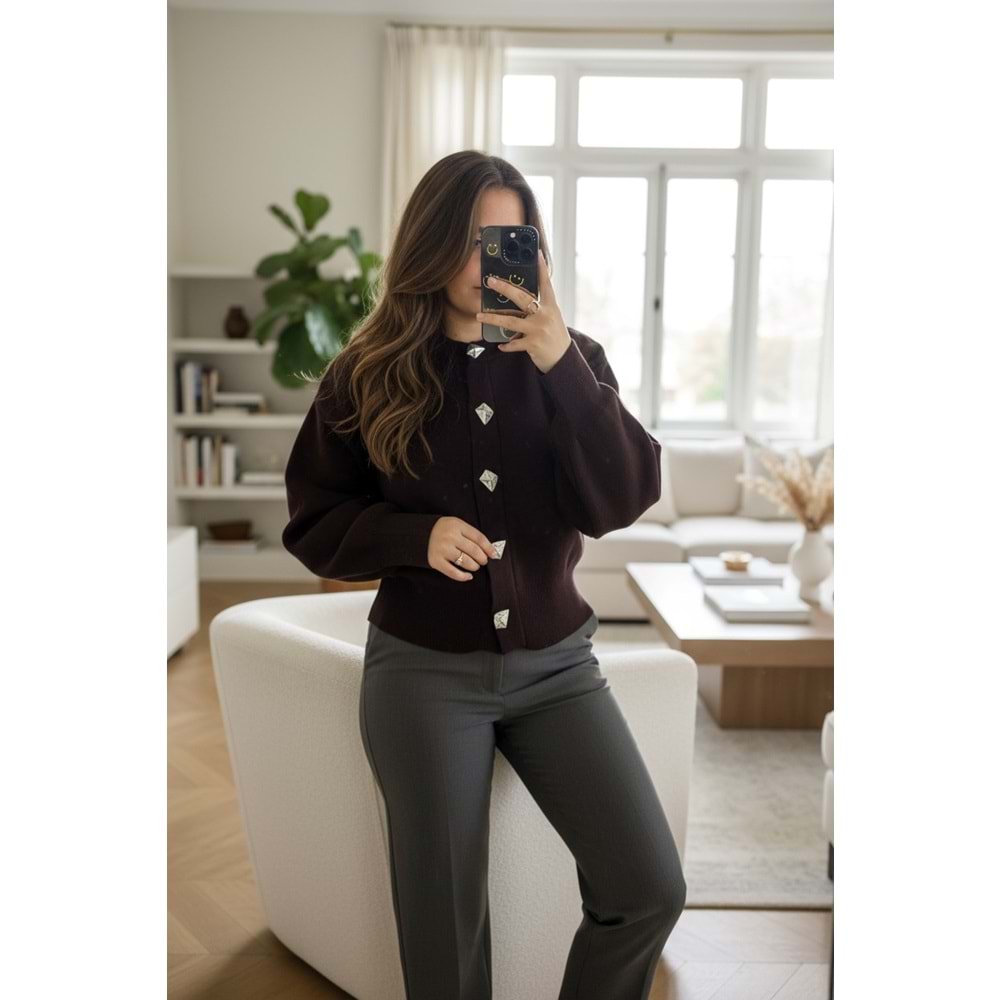 Koyu Kahve Üçgen Düğmeli Premium Hırka