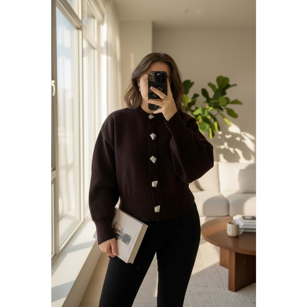 Koyu Kahve Üçgen Düğmeli Premium Hırka