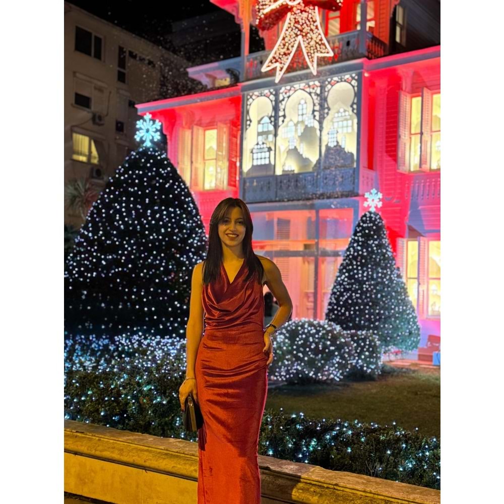 Kadife Kırmızı Sırt Dekolteli Davet Elbisesi