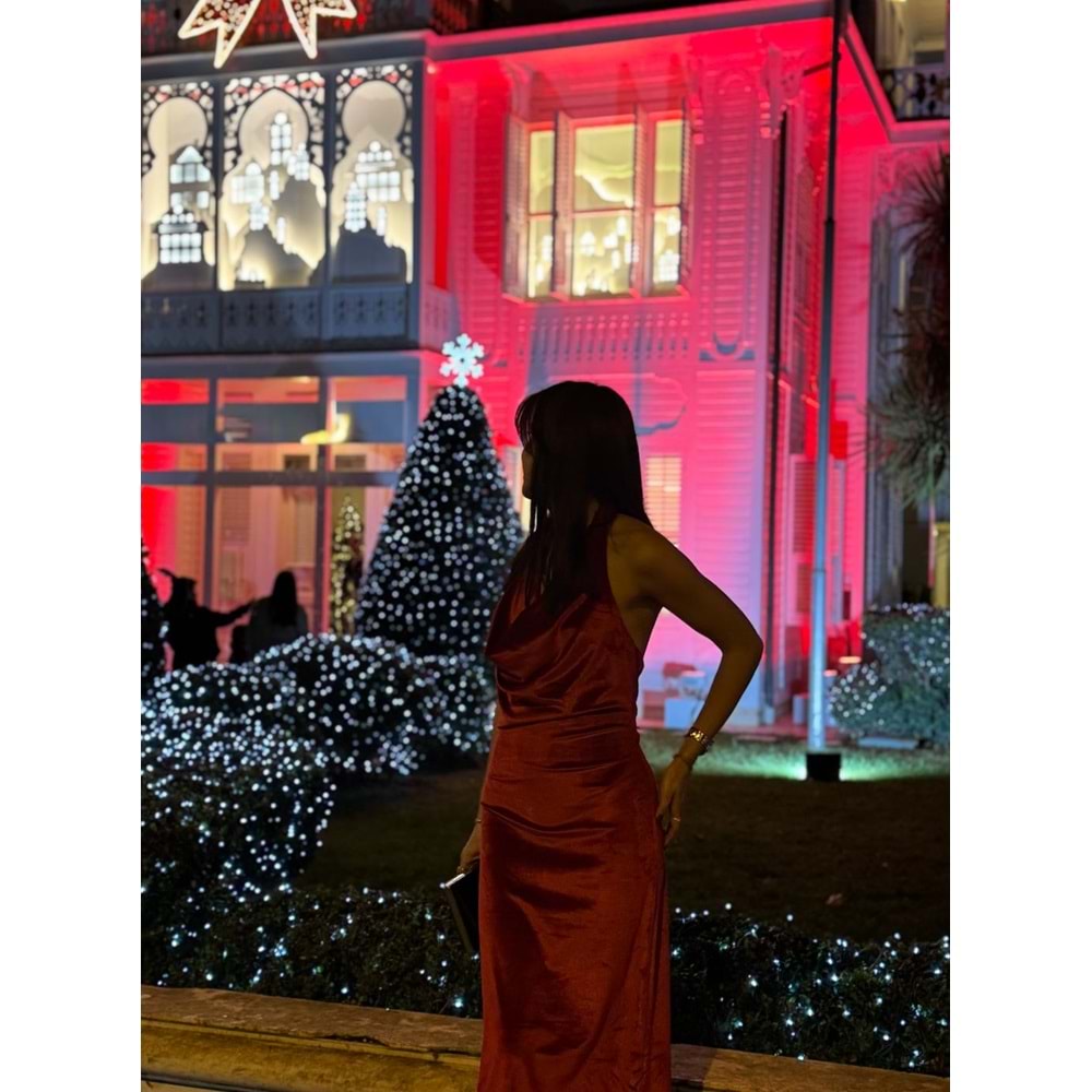 Kadife Kırmızı Sırt Dekolteli Davet Elbisesi