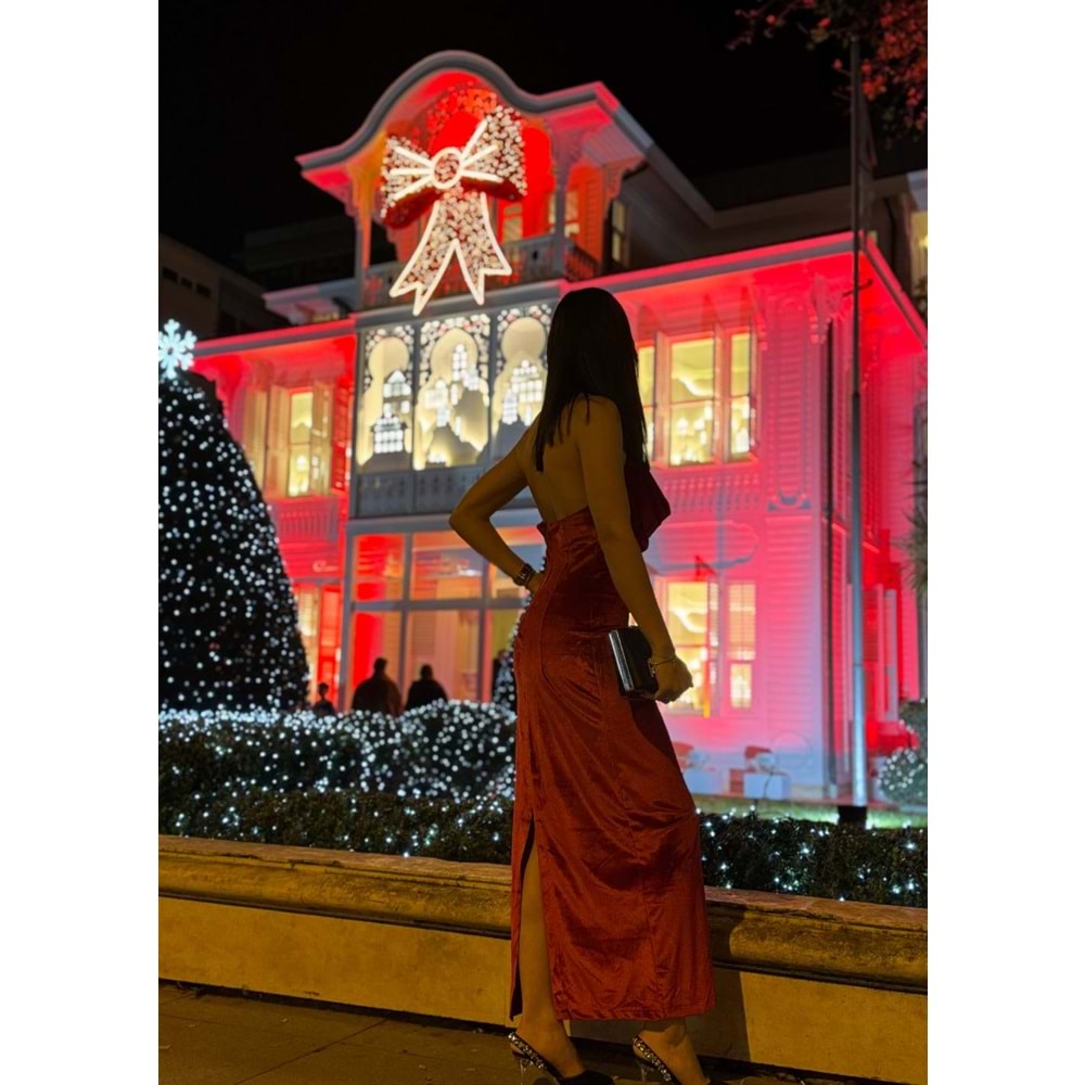 Kadife Kırmızı Sırt Dekolteli Davet Elbisesi