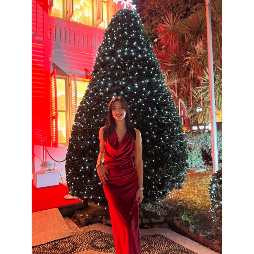 Kadife Kırmızı Sırt Dekolteli Davet Elbisesi