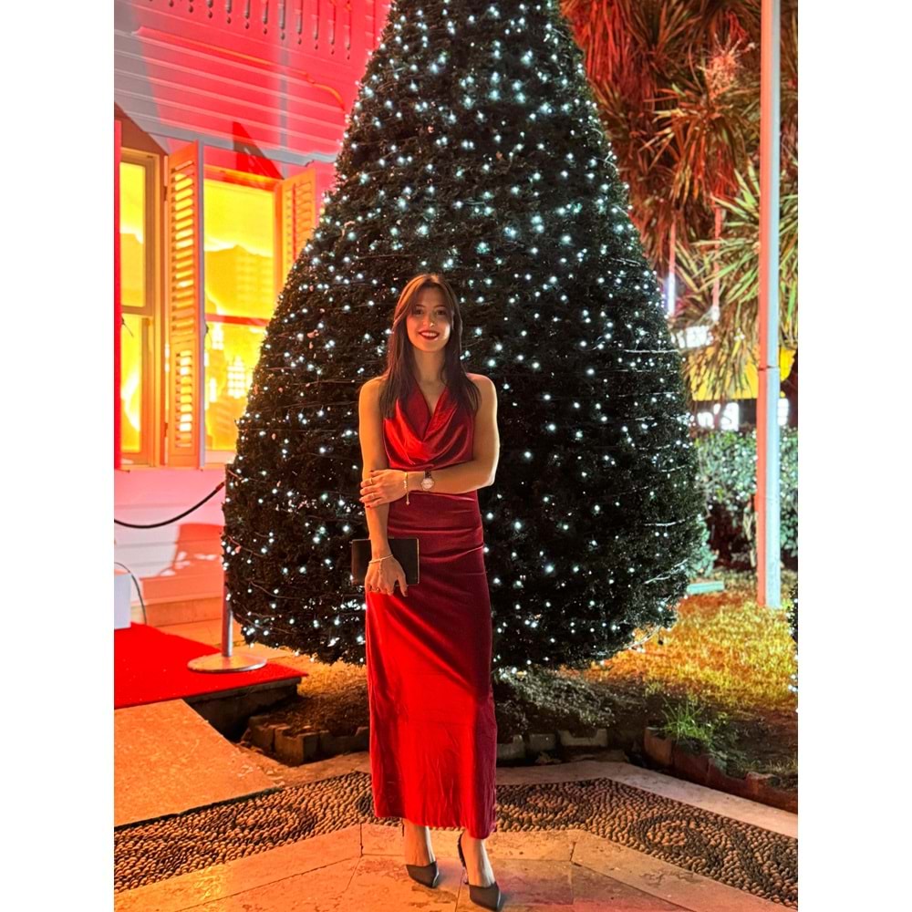 Kadife Kırmızı Sırt Dekolteli Davet Elbisesi