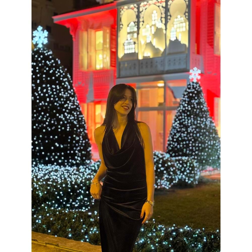 Kadife Siyah Sırt Dekolteli Davet Elbisesi