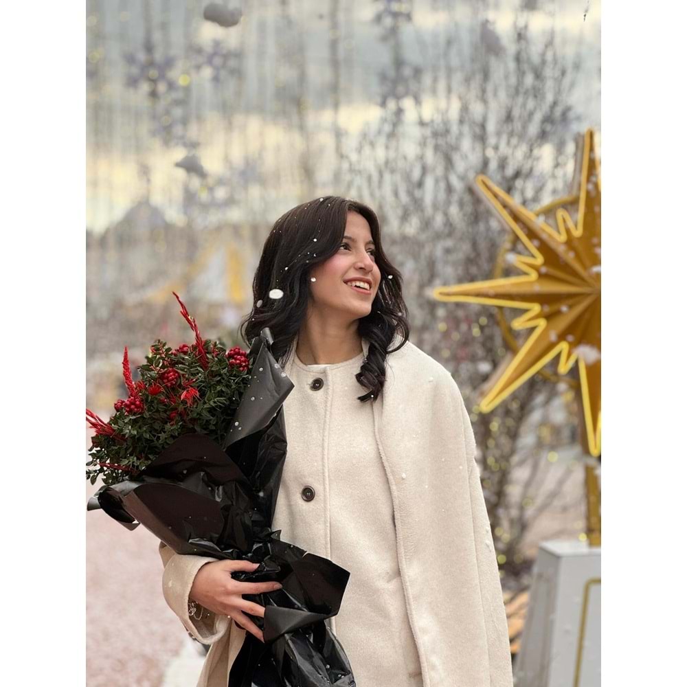 Beyaz Atkılı Bisiklet Yaka Düğmeli Kaşe Panço