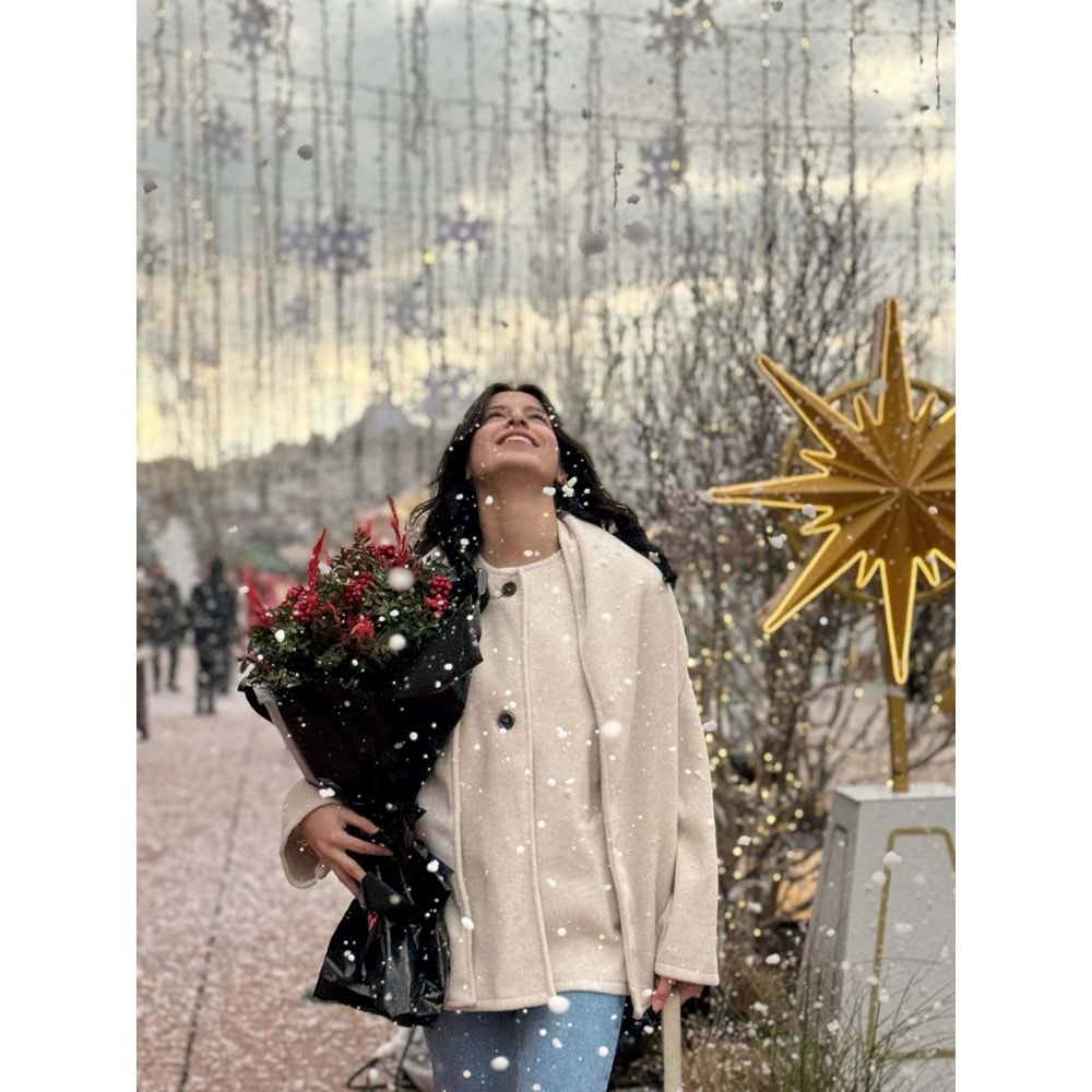 Beyaz Atkılı Bisiklet Yaka Düğmeli Kaşe Panço