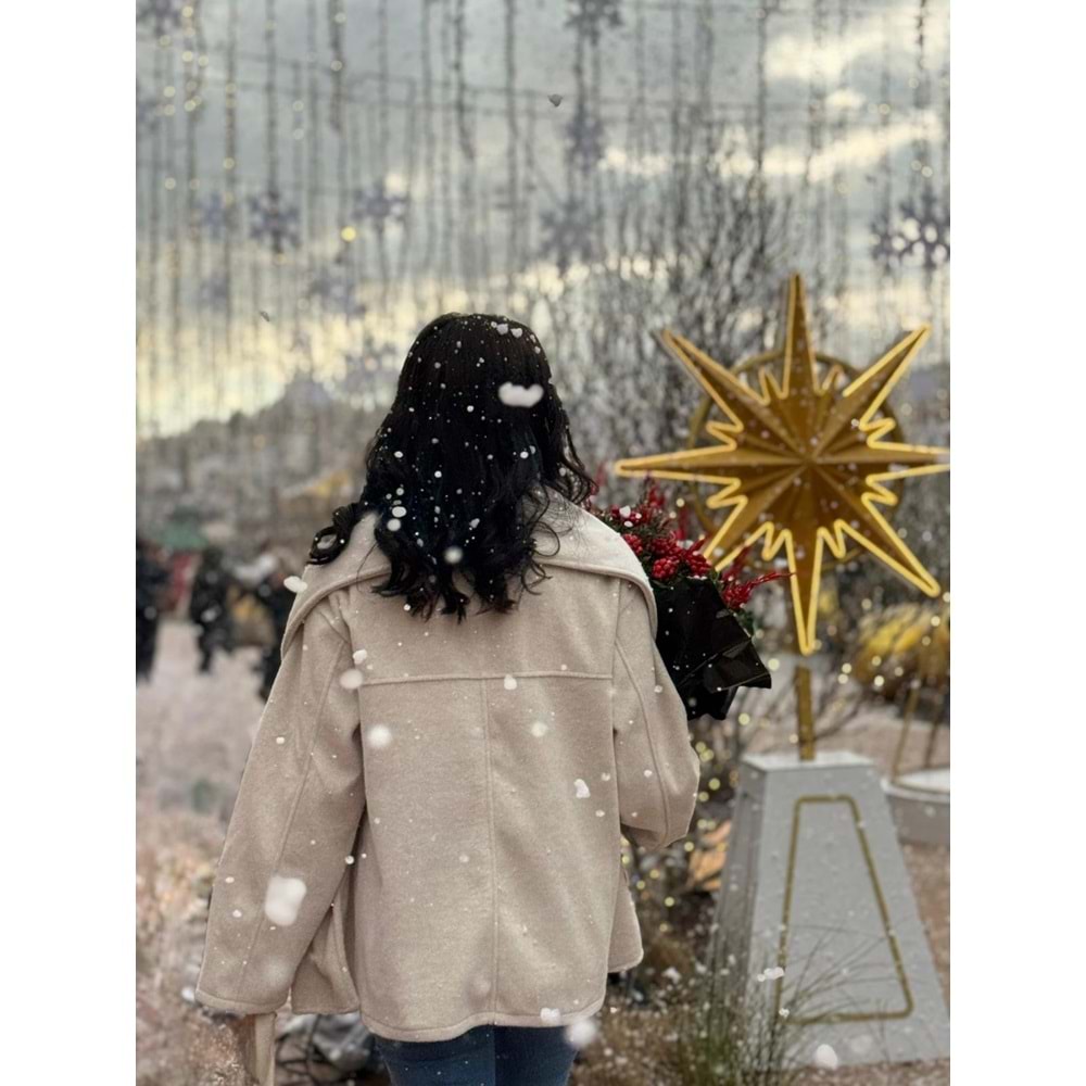 Beyaz Atkılı Bisiklet Yaka Düğmeli Kaşe Panço