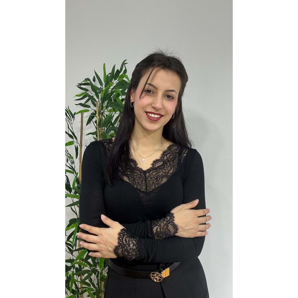 Siyah V Yaka Dantel Detaylı Bluz