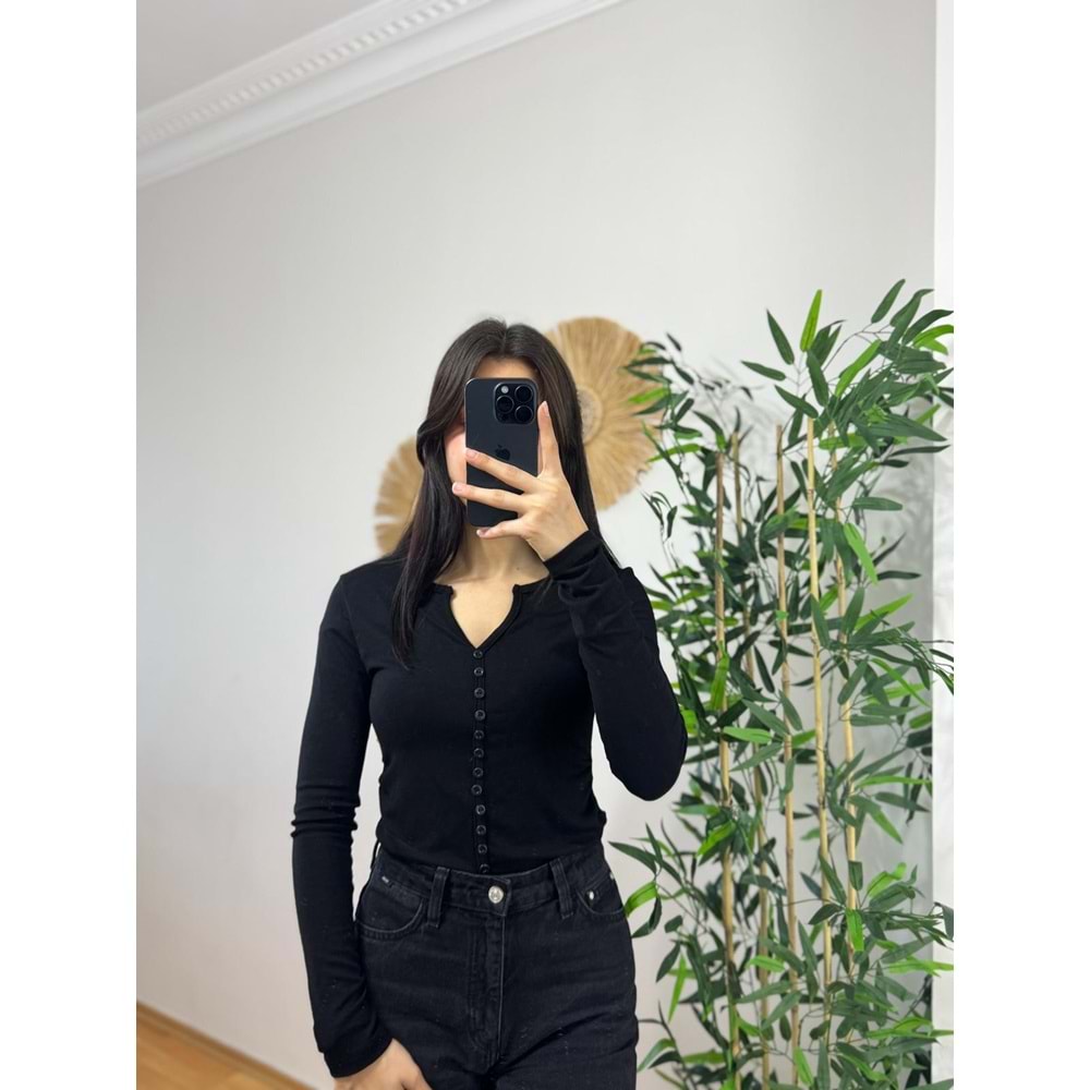 Siyah Bisiklet Yaka Düğmeli Bluz