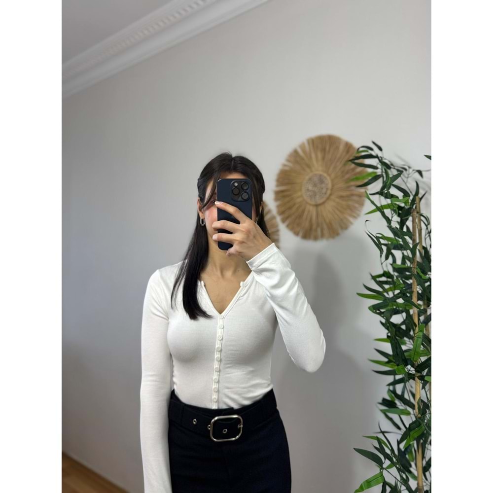 Beyaz Bisiklet Yaka Düğmeli Bluz