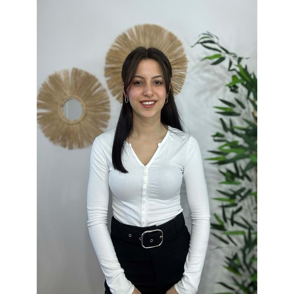 Beyaz Bisiklet Yaka Düğmeli Bluz