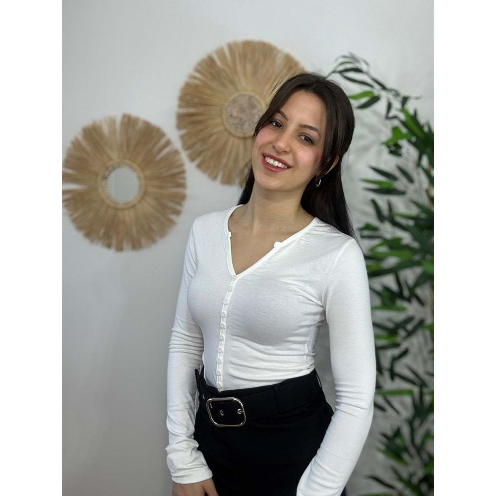 Beyaz Bisiklet Yaka Düğmeli Bluz