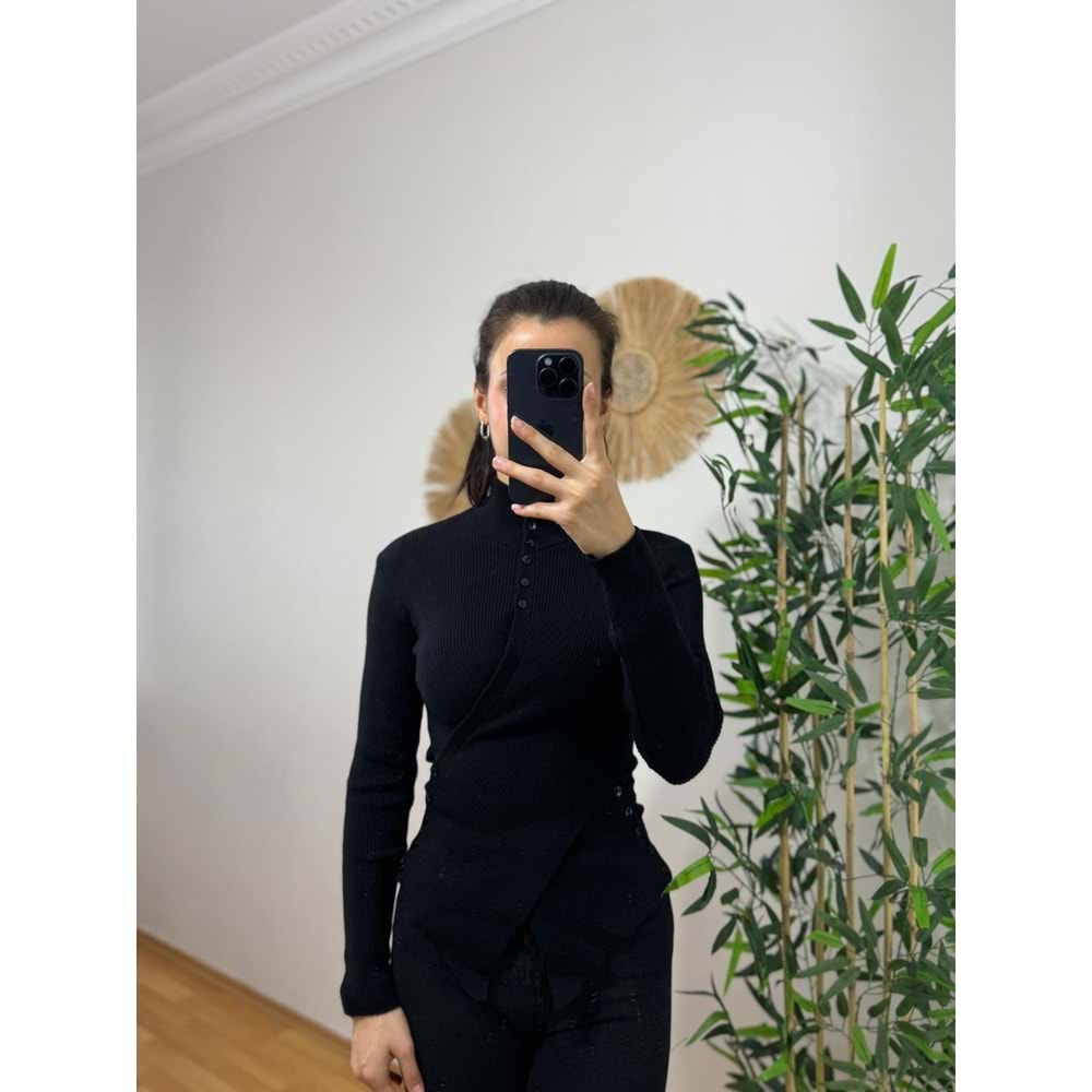 Boğazlı Belden Düğmeli Siyah Triko