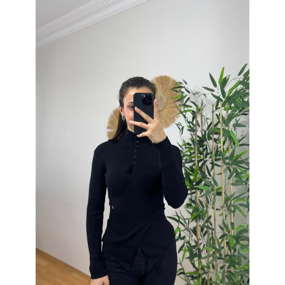 Boğazlı Belden Düğmeli Siyah Triko