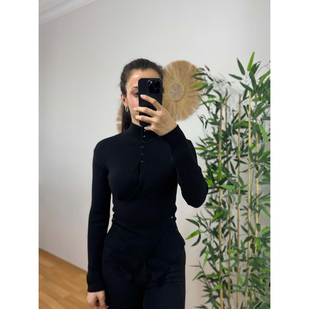 Boğazlı Belden Düğmeli Siyah Triko