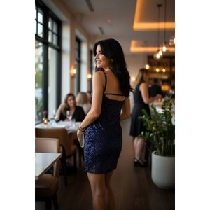 Payetli Askılı Lacivert Kısa Gece Elbisesi