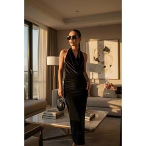 Kadife Siyah Sırt Dekolteli Davet Elbisesi