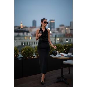 Kadife Siyah Sırt Dekolteli Davet Elbisesi