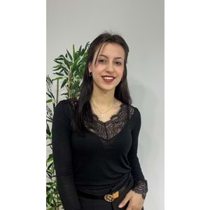 Siyah V Yaka Dantel Detaylı Bluz