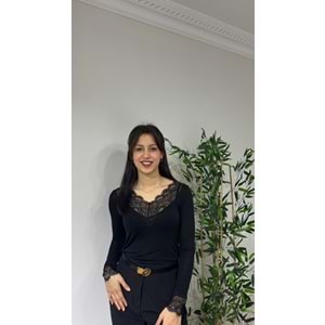 Siyah V Yaka Dantel Detaylı Bluz