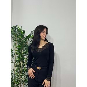 Siyah V Yaka Dantel Detaylı Bluz