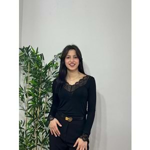 Siyah V Yaka Dantel Detaylı Bluz