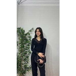 Siyah V Yaka Dantel Detaylı Bluz