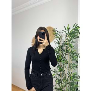 Siyah Bisiklet Yaka Düğmeli Bluz