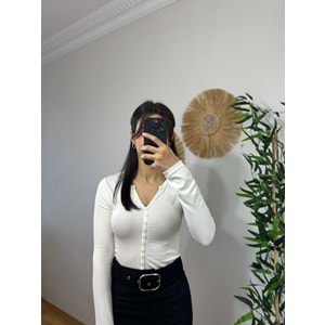 Beyaz Bisiklet Yaka Düğmeli Bluz