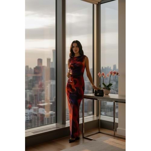 Vücudu Saran Renkli Uzun Elbise