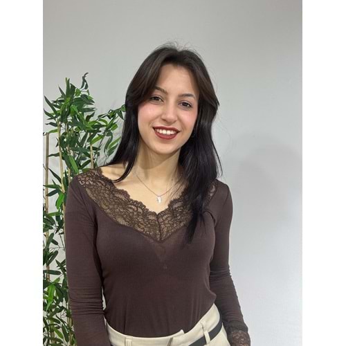 Acı Kahve V Yaka Dantel Detaylı Bluz