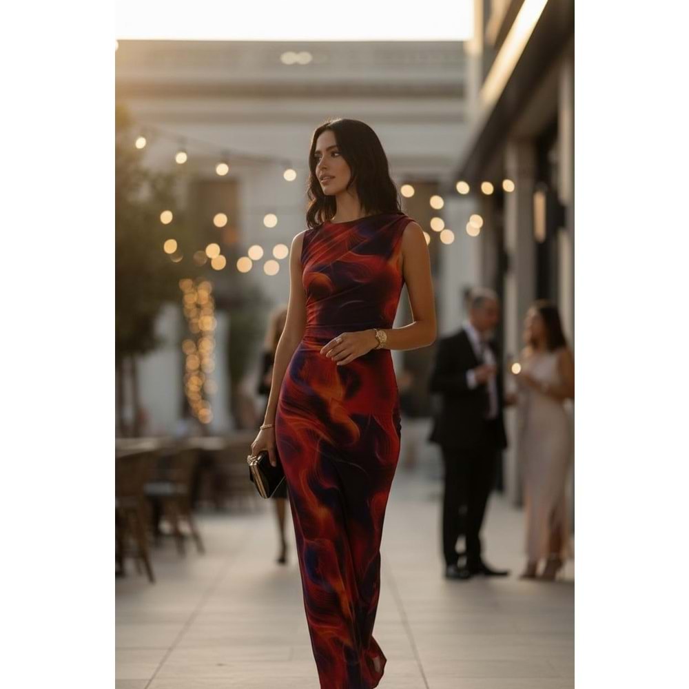 Vücudu Saran Renkli Uzun Elbise