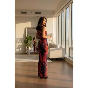 Vücudu Saran Renkli Uzun Elbise