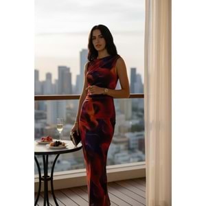 Vücudu Saran Renkli Uzun Elbise