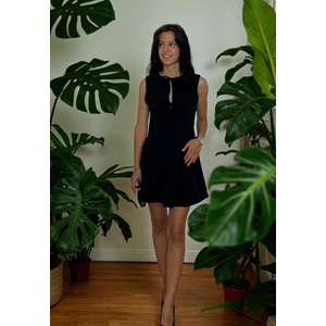 Önden Bağcıklı Siyah Kısa Elbise