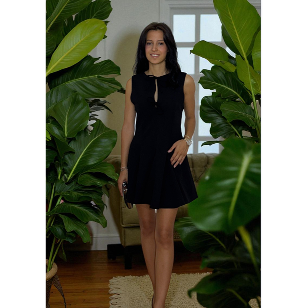 Önden Bağcıklı Siyah Kısa Elbise