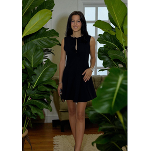 Önden Bağcıklı Siyah Kısa Elbise